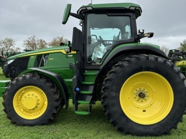 7R 250 Tractor