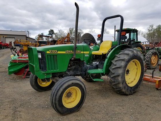 John Deere 5105